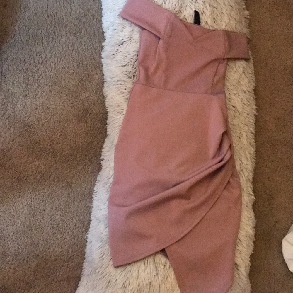 A off the shoulder dress, with a beautiful color